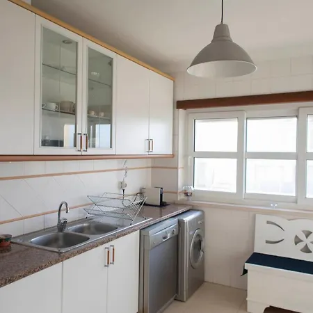 Middle Of The Bay 2 Bedroom Apartment Ferrel (Leiria)