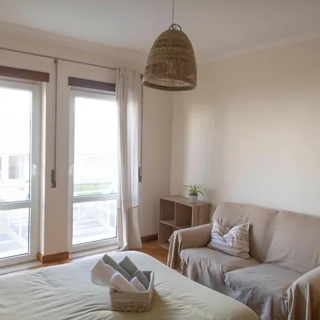 Middle Of The Bay 2 Bedroom Ferrel (Leiria)