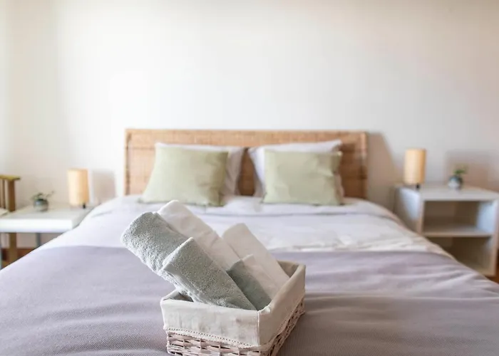 Apartment Middle Of The Bay 2 Bedroom *