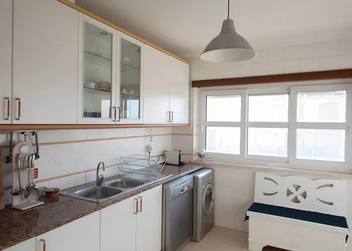 Middle Of The Bay 2 Bedroom Apartment Ferrel (Leiria)