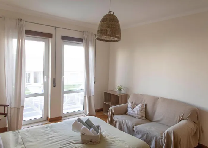 Middle Of The Bay 2 Bedroom Ferrel (Leiria)